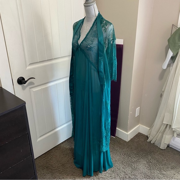 Green/blue lace robe and negligée set - Picture 6 of 11
